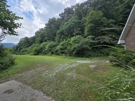 Beautiful Loft in the Woods