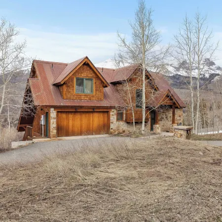 Russell Home by AvantStay Expansive Deck Stunning Views Hot Tub