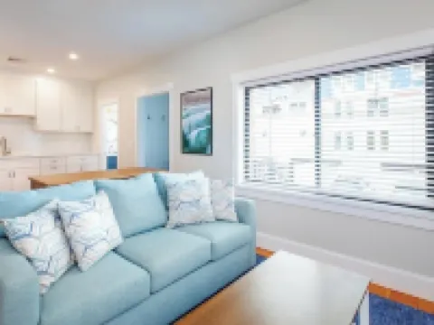 Surf House Hotels in Hampton