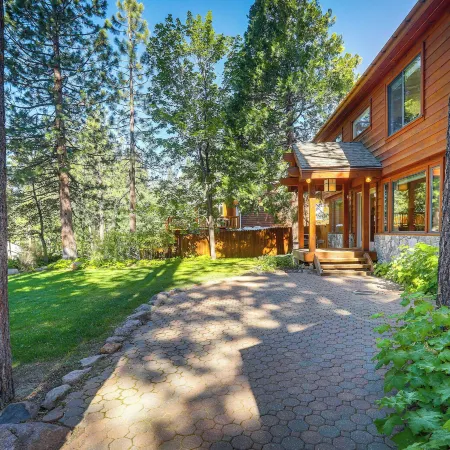 2 Mi to Lake Tahoe Spacious and Serene Retreat!