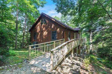 Charming Waterfront Getaway with Private Dock Отели в г. Чесапик Ранч Эстейтс-Драм Пойнт