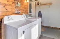 Family Home w/ Deck, 2 Mi to Lake Cumberland - 3 étoiles