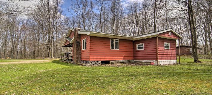 Rustic & Modern Russell Cabin w/ Grill + Deck Hotels in Warren County