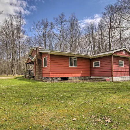 Rustic & Modern Russell Cabin w/ Grill + Deck