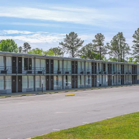 Masters Inn Selma Smithfield I-95 by OYO