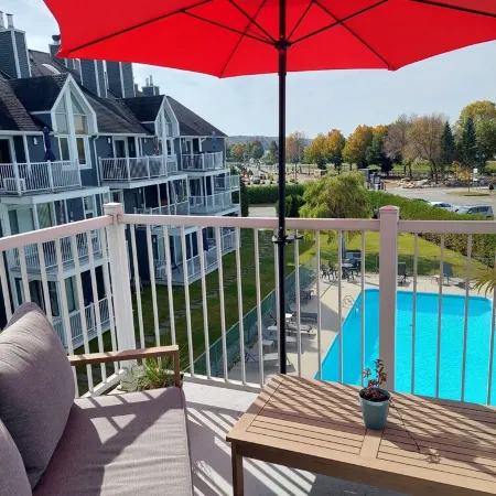 Central & Cozy Lakeview condo within walking distance of Lake Memphremagog.