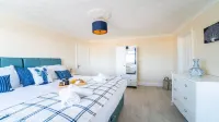 Stunning Sea View Penthouse – 2 Bedroom – 2 Bathroom Hotels near Pavilion Theatre & Bandstand, Gorleston