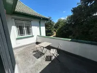 Tranquil Lincoln Retreat - 4 Bedroom House