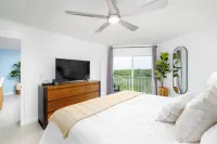 Oceanfront 2BR/2BA Remodeled Condo  King + Bunk Room Balcony Views