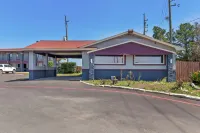 Econo Lodge Inn & Suites