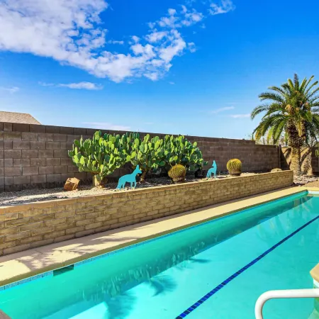 'Coyote Casa' w/ Mtn Views in Tuscon Desert Oasis
