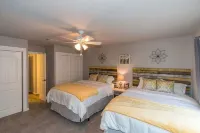 Beautiful Remodeled Luxury Waterfront Property- 3BR/2.5 bath-Sleeps 11!!!