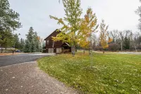 Flathead River Retreat For 15! Hotels near Glacier Park International Airport