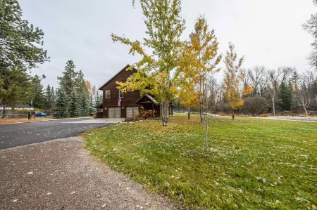 Flathead River Retreat For 15!