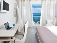 Belvedere Suites Hotels in Santorini