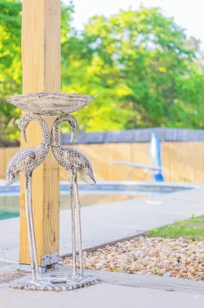 Crowning Glory w Pool & GameRoom Отели в г. Колумбус