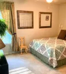 2BR/1BA-Tybee Beach & Historic Downtown-Minutes Away-Pet OK