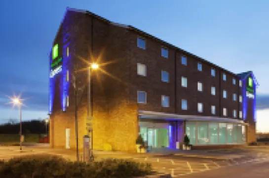 Holiday Inn Express NUNEATON by IHG فنادق في 