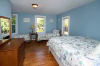 Historic Silver Beach house - 1 block from downtown State St. - Wi-Fi