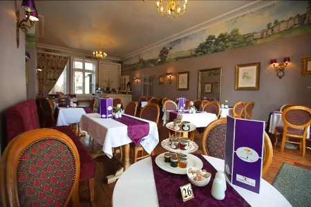 Charles Cotton Hotel Отели в г. Веттон