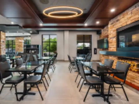 Quality Inn & Suites Hotels in Levis