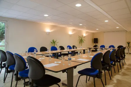 The Originals City, Clos de l'Orgerie ,Château Gonthier Отели в г. Сен-Лоран-Де-Мортье