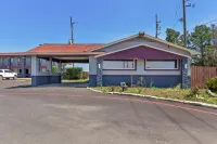 Econo Lodge Inn & Suites - Wifi