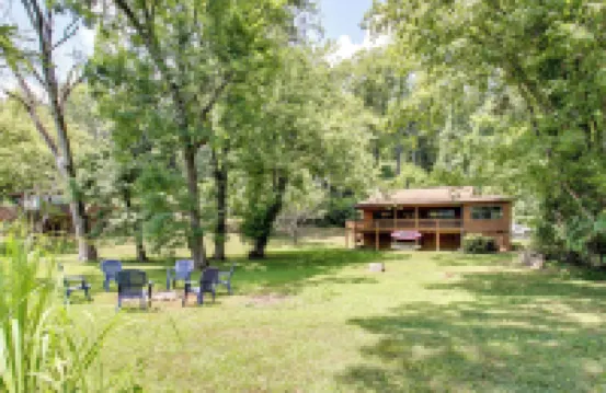 도크와 핫텁: 테네시 리버 캐빈 겟어웨이