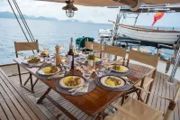 Classic gaff schooner Hotels in 