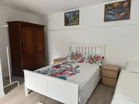 Charmant Duplex Moderne et Spacieux, Idéale en Famille Отели в г. Ле-Везине