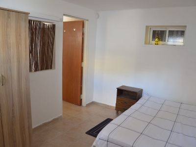Cozy 1-bedroom apartment with a beautiful garden in Be'er Sheva with WiFi, AC