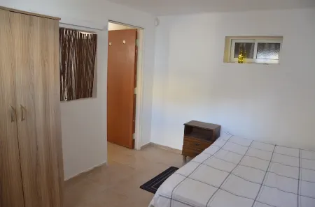 Cozy 1-bedroom apartment with a beautiful garden in Be'er Sheva with WiFi, AC Отели в г. Ezor Be'er Sheva