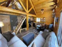 Beautiful Comfy Alaskan Log Home 1
