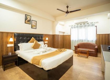 Hotel Mainak & Health Club