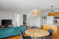 Downtown Apt w/ Free parking and AC