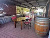 Hill Cottage, comfortable pet friendly home away from home