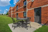 Super 8 by Wyndham Elgin Hotels in Elgin