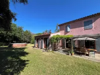 Charming country house, surrounded by nature and absolute peace! Hotels in Vinon-sur-Verdon