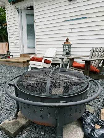 Trackside Guesthouse w/ Pool