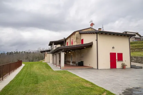 Podere di Emore - n. 3 - App. on the Francigena with swimming pool and Wi Fi