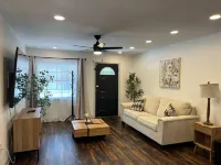 Blissful escape Delightful 3-bedroom house, warm water swimming pool in Orlando 파인 힐스 호텔