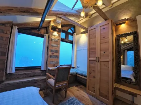 ART Village Naggar - Entire Kathkuni Villa