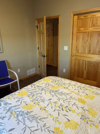 Charming 2-bedroom house just off the south shore of Lake of the Woods. Отели в г. Лейк-оф-Вудс