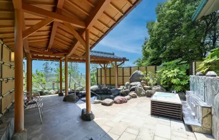 Ikoi No Mura Notohanto Отели рядом с достопримечательностью «Totoro Hodatsushimizu Town»