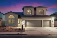 Sunset Oasis: 4 Bed Retreat w/ Pool Heating Included! Stunning Golf Course Views