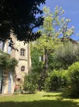 3kms from Uzès in 17th century residence, lovely 3-room apartment with poetic garden Hotels in Montaren-et-Saint-Mediers