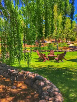 Views, views, views! Spacious home with Red Rock & Sunset Views. Near the river! Hotels in Clarkdale