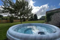 The Norfolk Farmhouse nr coast with hot-tub