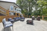 Cozy Pigeon Forge Suite • Hot Tub, Views & Near Dollywood - Honeycomb's Suite