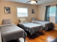 The Shaded Retreat Hotels in Shively